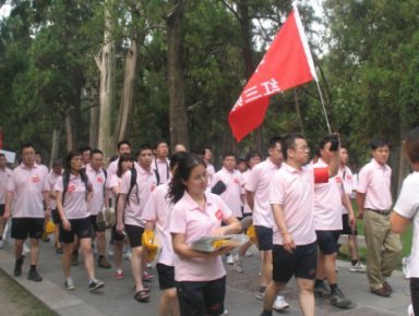 “幸福用友夏令营”旅游团参访孔庙